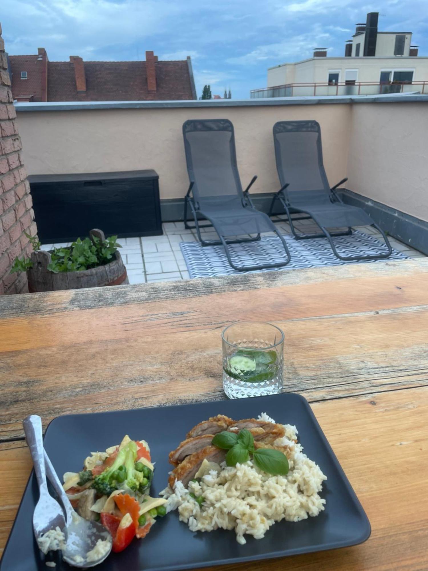 Apartment Designer Penthouse In St Johannes, Toller Ausblick Ueber Den Daechern Nuernbergs *